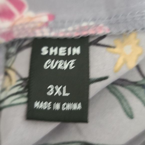 PLUS SIZE WOMAN'S SHEIN CURVE TOP - Picture 8 of 10